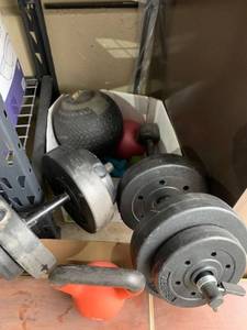 lot 4622 image: Lot of Weights and Fitness Balls Location A4