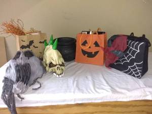 lot 4624 image: Lot Of Various Spooky Halloween Items Talking Cauldron, 2 Masks