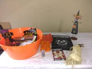 lot 4626 image: Lot Of Various Halloween Items To Get Your Spook On