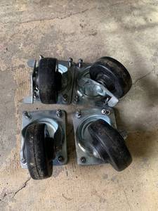 lot 4636 image: Set of 4 4 Inch Locking Rubber Casters Location A4