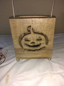 lot 4639 image: Very Cool Jack O Lantern Carved Box With Accessories