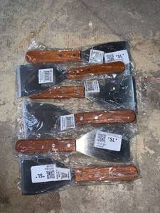 lot 4649 image: Lot of 6 Unused 3 Inch Scrapers Location A4