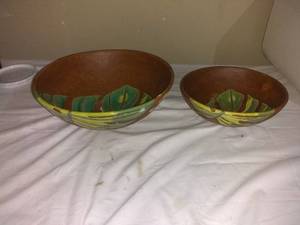 lot 4666 image: Lot Of 2 Usable Or Decorative Bowls