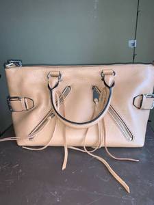 lot 4671 image: Unused Rebecca Minkoff Handbag Location A1