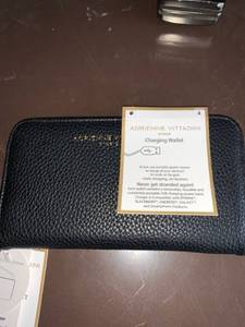 lot 4674 image: Unused Adrienne Vittadini Studio Charging Wallet Location B2
