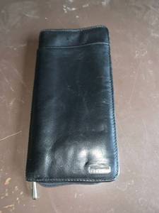 lot 4675 image: Leather Fossil Passport Wallet Location B2