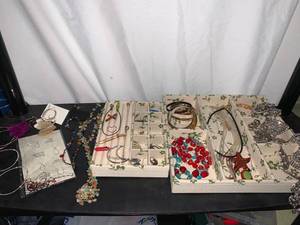 lot 4680 image: Lot Of Jewelry Necklaces earrings Bracelets Pendants Location B2