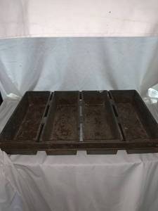lot 4697 image: Vintage 4 Loaf Metal Baking Pan Location B3