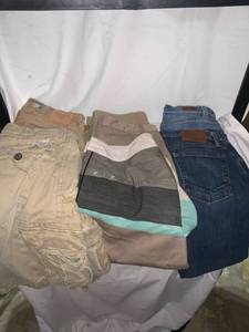 lot 4701 image: Lot of Boys Jeans Pants and Shorts - Abercrombie Vans Volcom Location C1