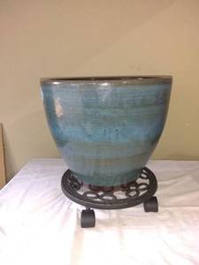 lot 4709 image: Garden Treasures 12-in H x 13.4-in W x 13.4-in D BlueGray Ceramic IndoorOutdoor Planter With Rolling Stand