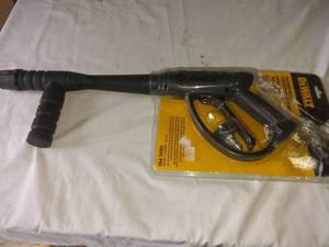 lot 4711 image: DEWALT 4500 PSI Spray Gun with Adaptor