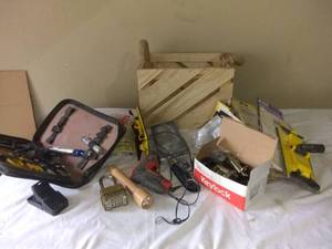 lot 4712 image: Lot Of Assorted Tools In Cool Crate