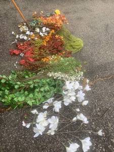 lot 4726 image: Assortment Of Fake Flowers Location Shelf C