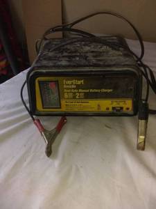 lot 4736 image: Ever Start Manual Battery Charger
