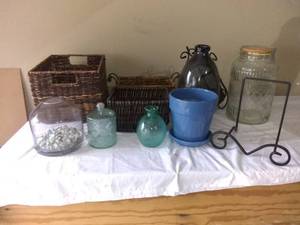 lot 4740 image: Nice Lot Of Assorted Home Decor Baskets And Bottles