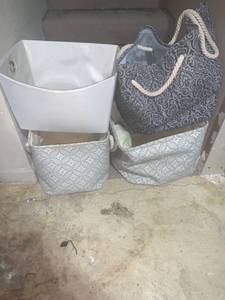 lot 4742 image: Lot of 4 Laundry Bags Location A3