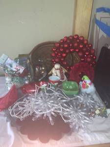 lot 4747 image: Large Christmas Lot Location Workbench
