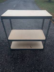 lot 4752 image: Metal and Wood Storage Shelf