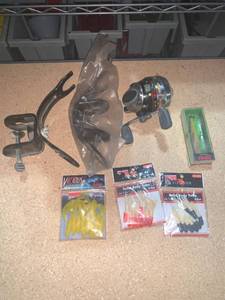lot 4755 image: Fishing Reel 2 Rod Holders and a Few Lures Location C2