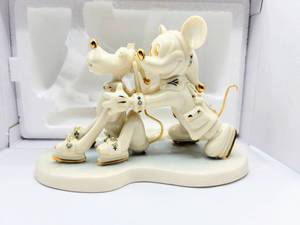 lot 5006 image: Lenox Mickey & Pluto Skaters Figurine Disney Showcase Collection in Original Box