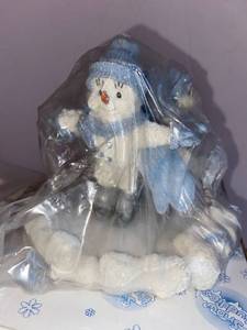 lot 5054 image: Encores Snow Buddies in Original Box with Original Tag in place, Holiday On Ice Collection