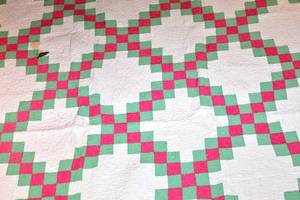 lot 5058 image: Beautiful Pink and Mint Diamond Pattern Quilt Measures 72 x 79