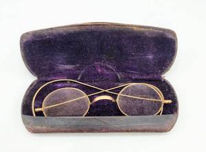 lot 5039 image: Antique Eyeglasses Spectacles in Case