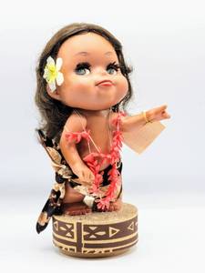 lot 5104 image: Hawaiian Doll Revolving Music Box - Plays Pearly Shells