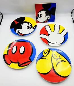 lot 5125 image: Disney Gourmet Mickey Set, (4) Mickey Mouse Plates and (1) Hot Plate