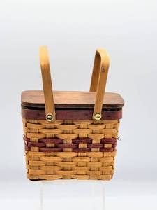 lot 5128 image: Boyds Bears Picnic Basket, Made 1990-97, Boyds Bears Paw Print Stamp under Hinged Wooden Flip Top 4 Size