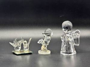 lot 5141 image: 1992 Samuel J. Butcher Glass Figurine, Pair of Doves Glass Figurine and Glass Angel Figurine