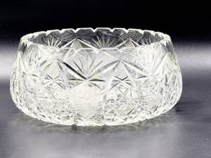 lot 5146 image: Beautiful Cut Crystal Bowl Star Pattern 7d x 3.75t