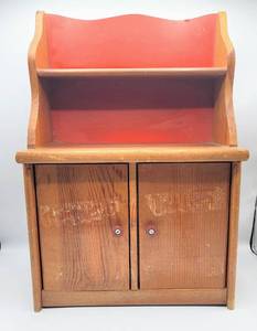 lot 5174 image: Vintage Doll Cabinet with Shelves Bakers