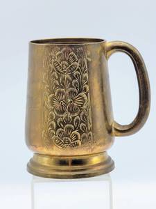 lot 5182 image: Vintage Antique Brass Tankard Engraved Etched with Palm Tree and Floral Design 5 Tall