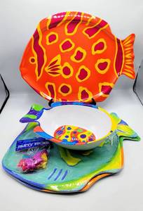 lot 5191 image: Lot of 4 Melamine Colorful Fish Platters and a Bowl - Like new condition