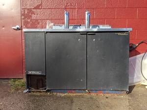 lot 5413 image: True Refrigerated Two Tap Kegerator TDD-2