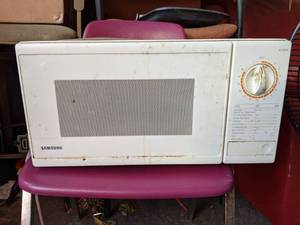 lot 5418 image: Samsung Microwave MU3050W