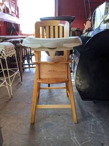 lot 5428 image: Eddie Bauer High Chair