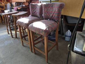 lot 5429 image: (2) Cushioned Stools