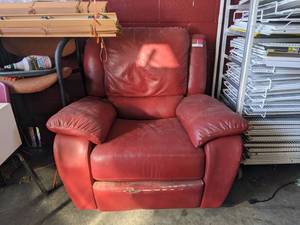 lot 5431 image: Reclining Leather Chair