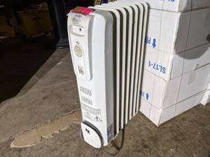 lot 6383 image: Delonghi Space Heater TRH0715L