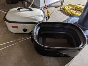 lot 6401 image: Roaster Ovens, Lid Missing For One