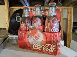 lot 6409 image: Holiday 2004 Coca Cola Christmas Glass Bottles