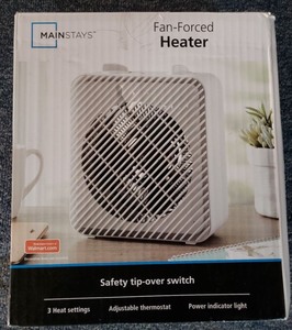 lot 104 image: Mainstays Electric Fan Heater with Fans, 110120V, Indoor, White, HF-1008W