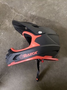 lot 118 image: Razor Black Label Full Face Kids Helmet
