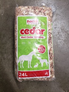 lot 158 image: Pets Pick Fresh Red Cedar Bedding, 8 l