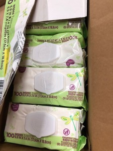 lot 491 image: Parents Choice Cucumber Scent Baby Wipes, 8 packs of 100 (800 count)