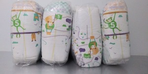 lot 537 image: Parents Choice Size 5 diapers. Approximately 150 count.