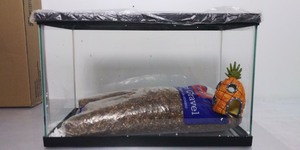 lot 359 image: 10 gal Fish aquarium starter kit.