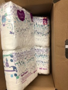 lot 509 image: Parents Choice Diapers, Size 4, 180 Diapers
